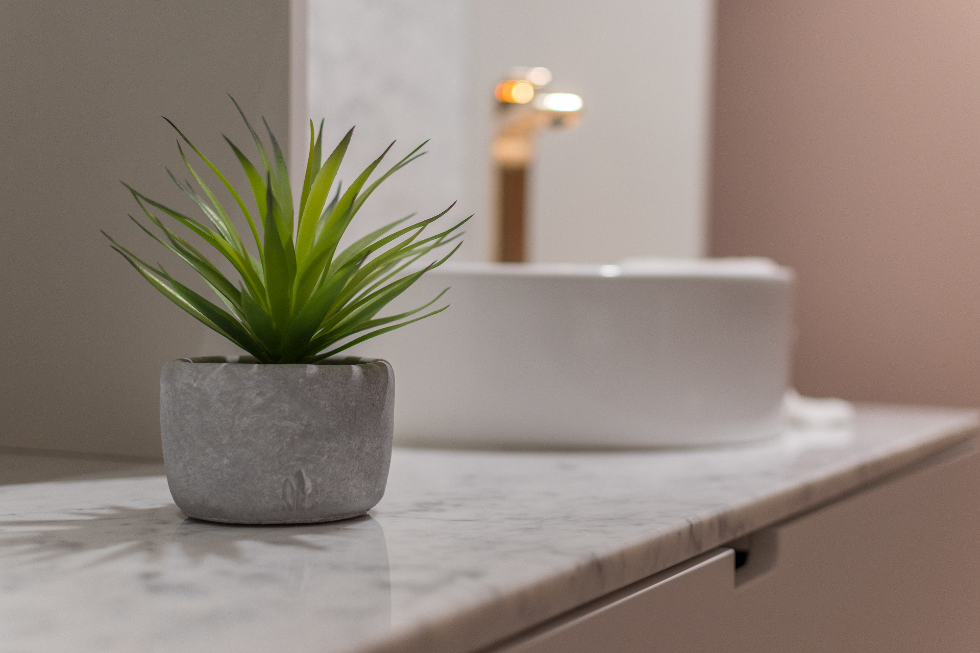 Detail van innovatieve functionaliteit in Pure Minimal badkamer